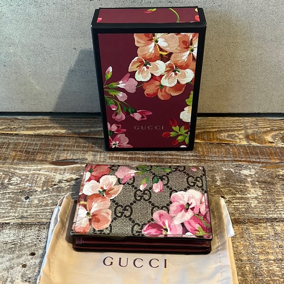 Gucci Handbags - Gucci GG Supreme Monogram Bifold Wallet